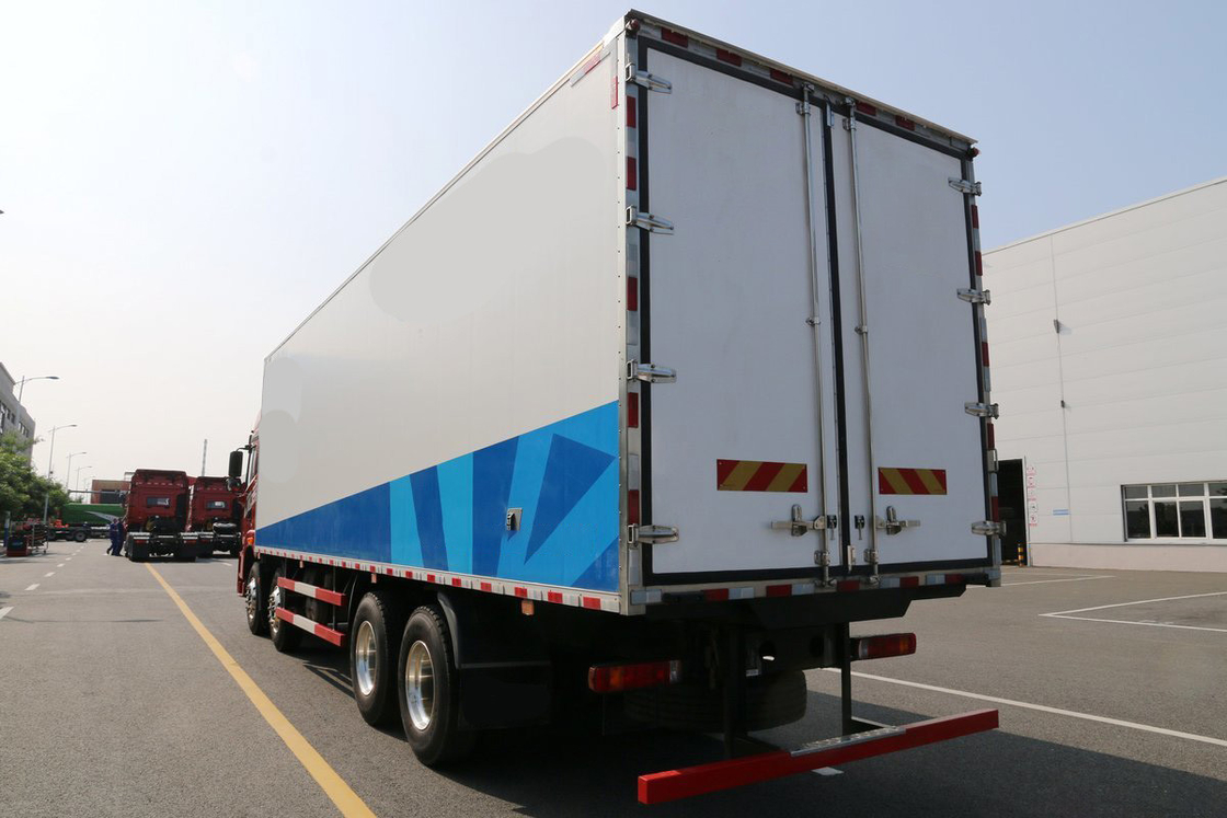 Qingdao Jiefang CA5310 JH6 Diesel 12 Gear 400 Hp 8X4 Deflector del tetto alto 9,4m Camion frigorifero