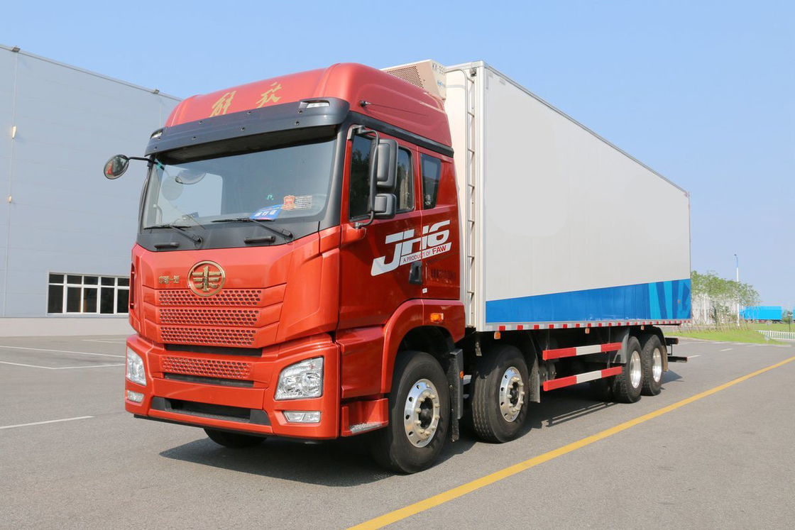Qingdao Jiefang CA5310 JH6 Diesel 12 Gear 400 Hp 8X4 Deflector del tetto alto 9,4m Camion frigorifero