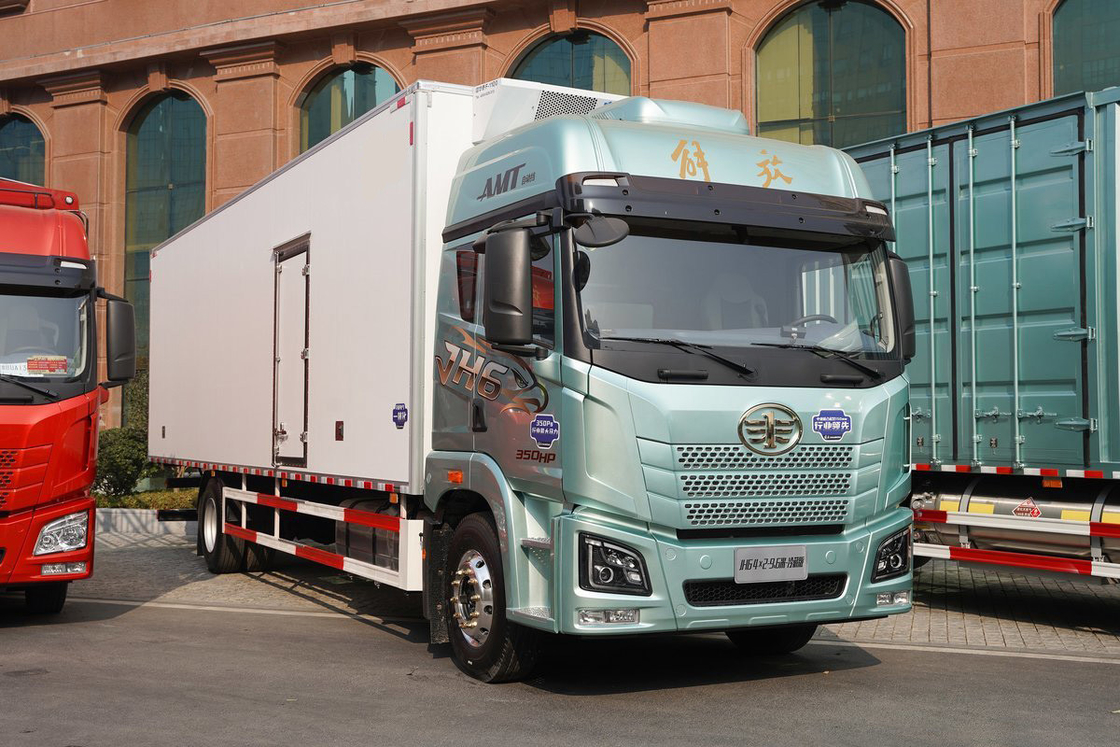 Qingdao Jiefang CA5181 JH6 Sedile a mezza fila Diesel a 10 velocità 350 CV 4X2 9,7m AMT Camione automatico refrigerato