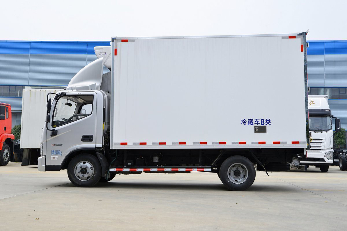 158 HP 4X2 Sedie in fila singola Sei marce 4,08m Doppia porta Casella di carico bianca Foton BJ5048 Camion frigorifero