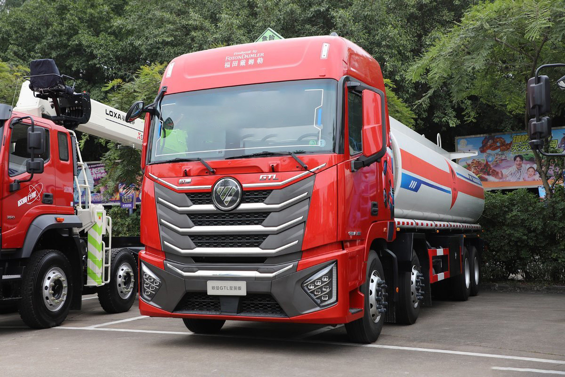 Auman HFV5320 GTL Mezza fila di sedili Diesel a 12 velocità 360 CV 8X4 Serbatoio di carburante 30m3 Foton Oil Tanker Truck
