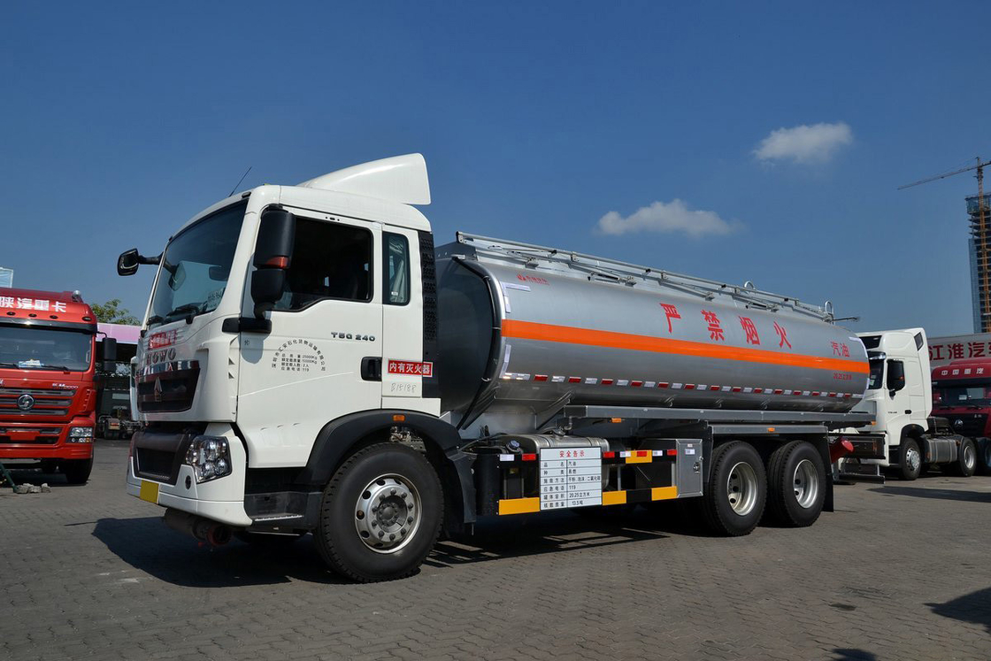 Sinotruk ZZ1257 T5G Diesel a carenatura alta 240 CV 14,5T 6X4 Serbatoio di carburante 20,25m3 HOWO Camion petrolifero