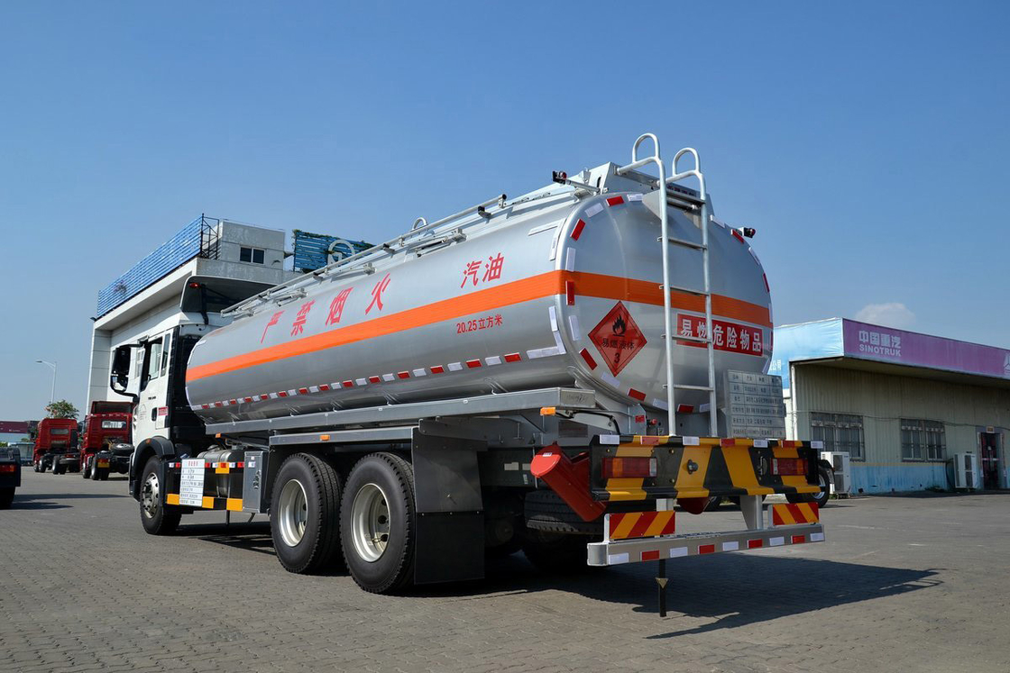 Sinotruk ZZ1257 T5G Diesel a carenatura alta 240 CV 14,5T 6X4 Serbatoio di carburante 20,25m3 HOWO Camion petrolifero