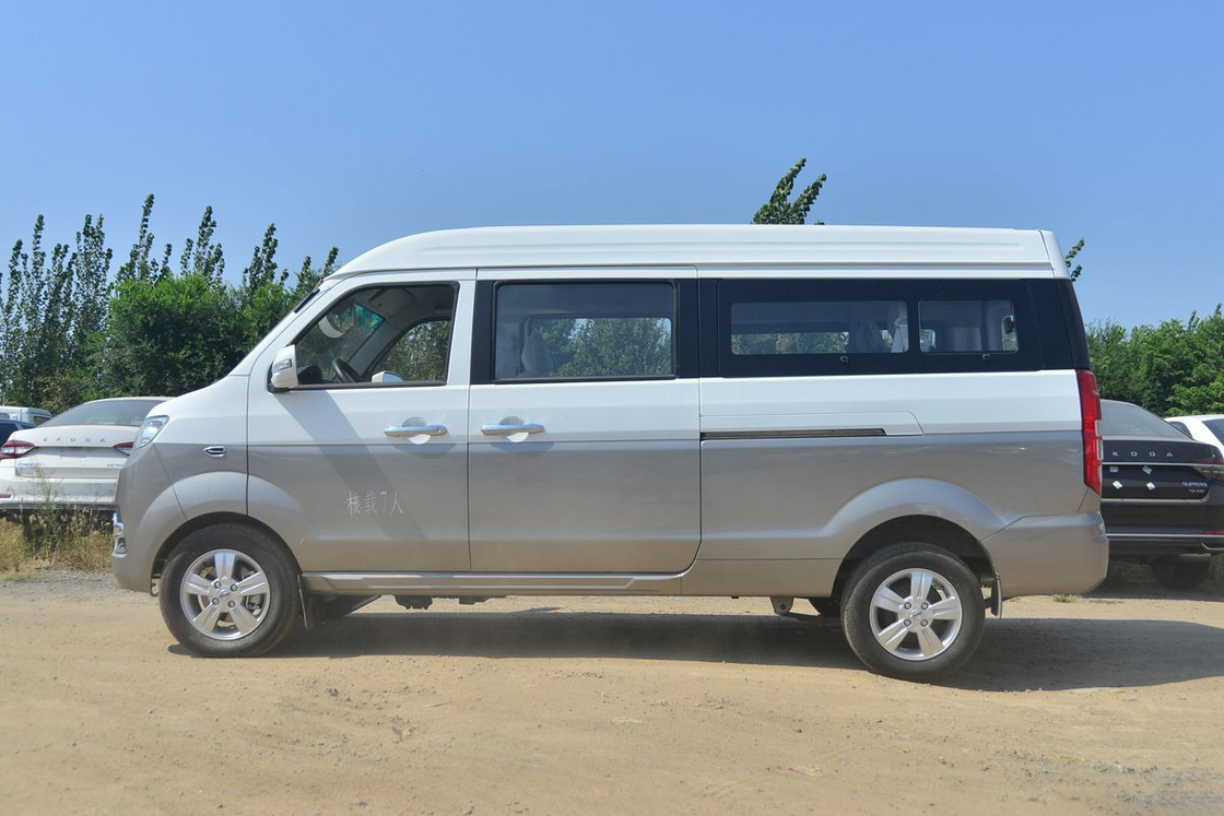 Jinbei New Hiace X30L 2023 Super Edition 102HP 1.5L Benzina 6-7 posti Microvan (con aria condizionata)