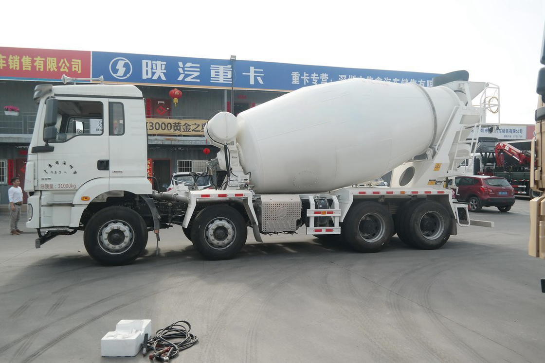 Shaanxi Automobile Heavy Truck Delong Nuovo M3000 336HP 8X4 7.49m3 Camione miscelatore di calcestruzzo