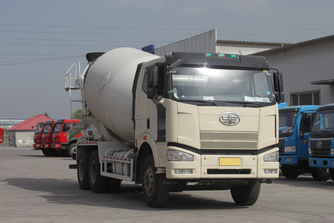 FAW Jiefang Concrete Mixer Truck J6P 350HP 6X4 Flat Top Cab 4,7m3 Serbatoio Aria condizionata automatica
