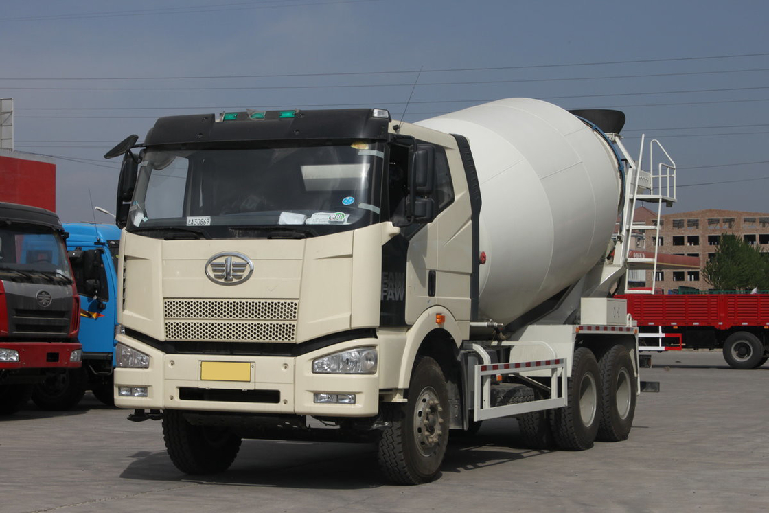 FAW Jiefang Concrete Mixer Truck J6P 350HP 6X4 Flat Top Cab 4,7m3 Serbatoio Aria condizionata automatica