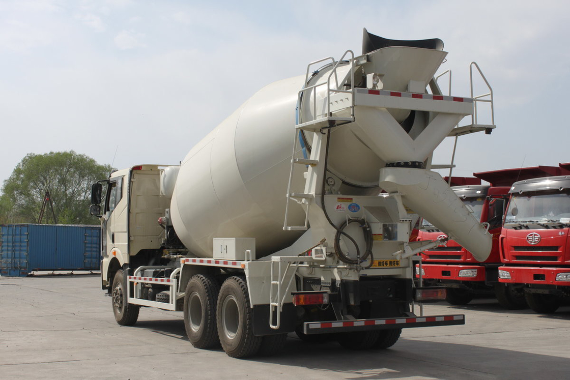 FAW Jiefang Concrete Mixer Truck J6P 350HP 6X4 Flat Top Cab 4,7m3 Serbatoio Aria condizionata automatica