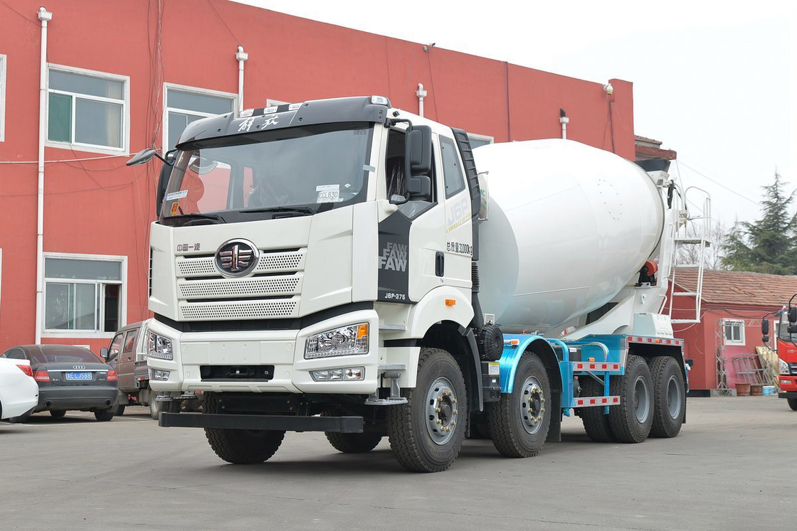 J6P 375HP 8X4 completamente galleggiante Piatta parte superiore Mezzo dislocamento 7.86m3 FAW Jiefang camion miscelatore di calcestruzzo