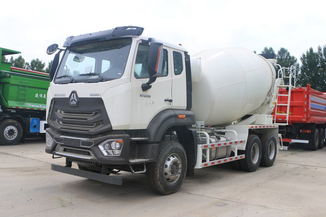 Sinotruk Haohan N7G Sedie piatte in mezza fila superiore 380 cavalli di potenza Aria condizionata automatica 6X4 Camione miscelatore di calcestruzzo