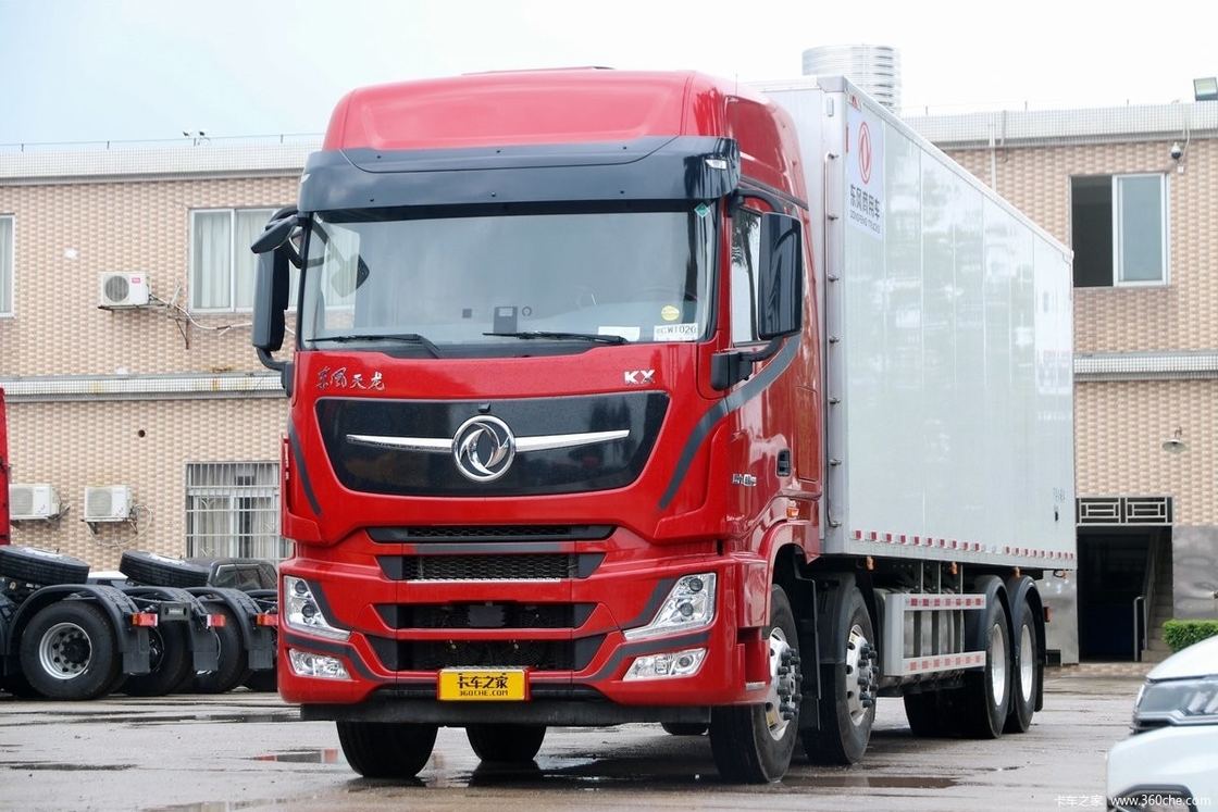 Dongfeng DFH5310 Diesel 14 Gear 465 Hp Mezza fila Alto tetto 8X4 9,4m AMT Automatico camion frigorifero