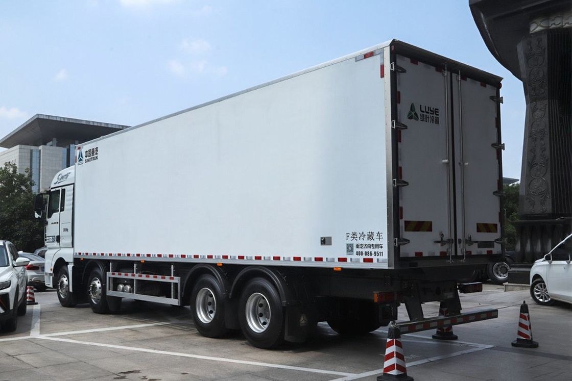 SITRAK ZZ5326 G7S Diesel 16 velocità 490 CV 8X4 9,45m AMT Automatico Sinotruk camion frigorifero