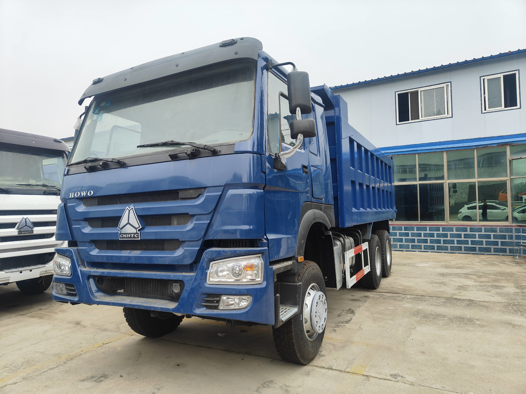 Camion in Africa Howo Dump / Tipper 6*4 Blu Colore 10 Ruote Con Alto Rifubito Nuovo secchio