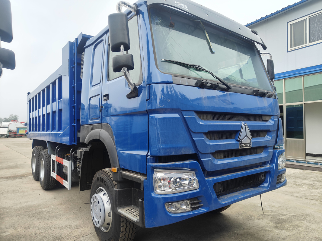 Camion in Africa Howo Dump / Tipper 6*4 Blu Colore 10 Ruote Con Alto Rifubito Nuovo secchio