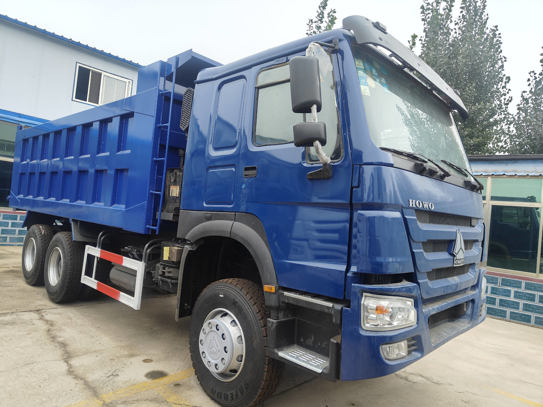 Camion in Africa Howo Dump / Tipper 6*4 Blu Colore 10 Ruote Con Alto Rifubito Nuovo secchio