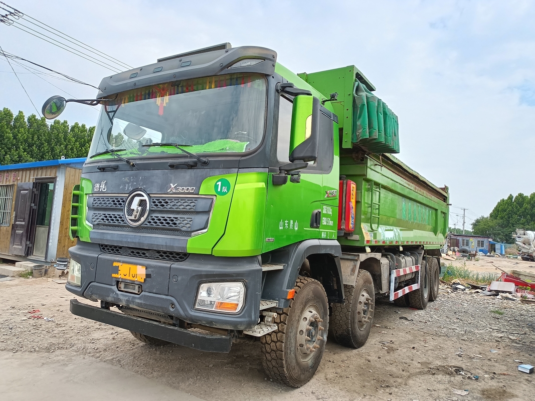 8x4 camion a gomma Shacman camion a scarico in vendita 2021 anno 30-50 tonnellate di rocce di sabbia trasporto