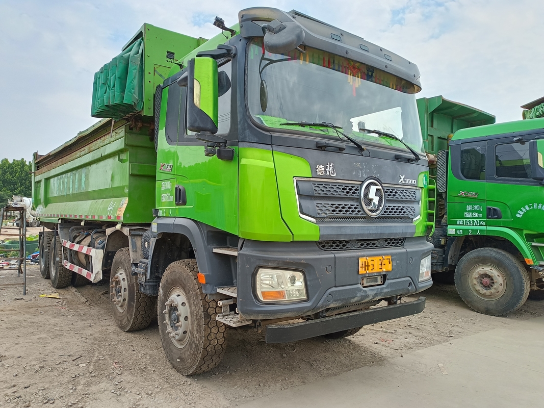 8x4 camion a gomma Shacman camion a scarico in vendita 2021 anno 30-50 tonnellate di rocce di sabbia trasporto