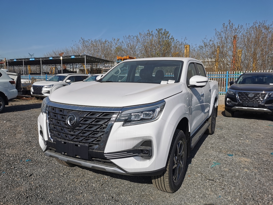 Pickup piccolo 4x4 Cina Dongfeng ricco 7 trasmissione automatica 8 velocità 5 posti guida stradale cattiva