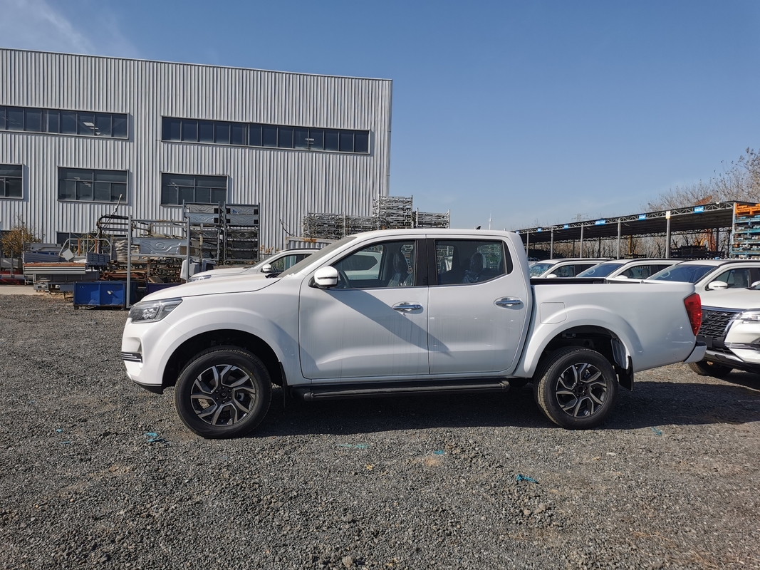 Pickup piccolo 4x4 Cina Dongfeng ricco 7 trasmissione automatica 8 velocità 5 posti guida stradale cattiva