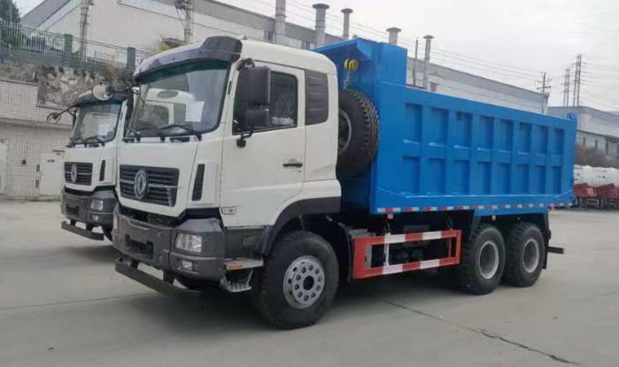6x4 camion di scarico carico 20-40 tonnellate Dongfeng 10 pneumatici a mano sinistra guida cabina con letto