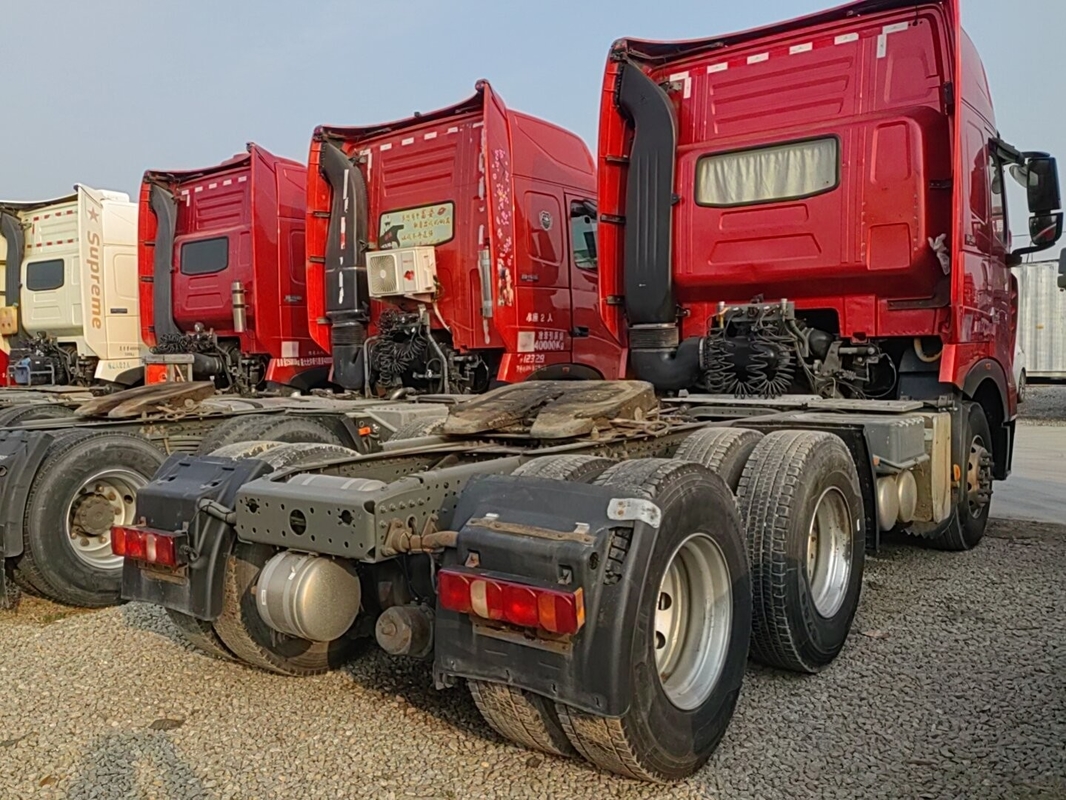 Howo T7H Cavallo a testa di cavallo 50 tonnellate Weichai 440 CV Potente motore