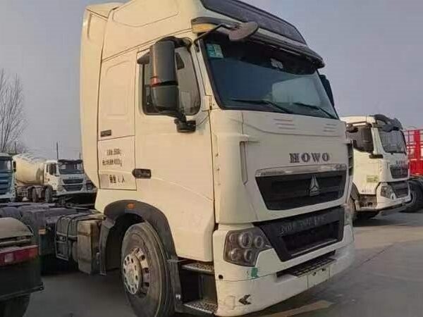 Howo T7H Cavallo a testa di cavallo 50 tonnellate Weichai 440 CV Potente motore