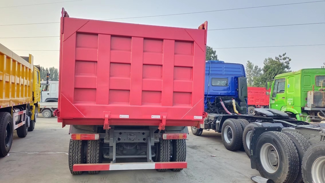 Howo Dump Truck Usato Una fila e mezza Cabina Sinotruk Tipper 20cbm Box 380hp Euro 2 Emissioni