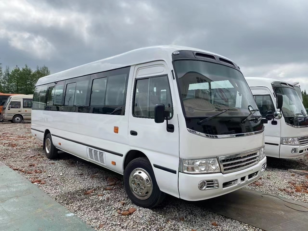 Minibus Mudan 30 posti a mano destra Usato in Tanzania Primavera di foglia per strada cattiva