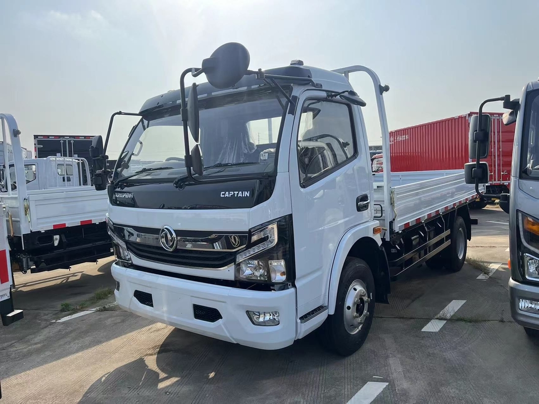 5 tonnellate di carico camion Dongfeng Capitano Piccolo camion a letto piatto a mano destra azionamento motore Yuchai 3308 passo