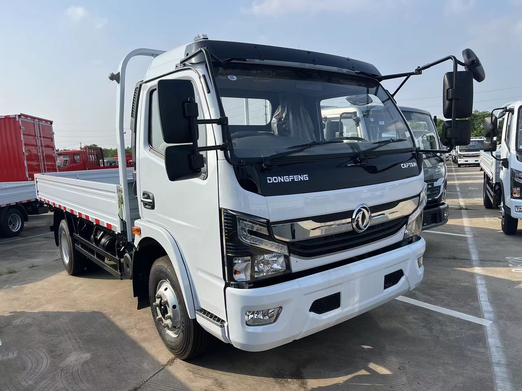 5 tonnellate di carico camion Dongfeng Capitano Piccolo camion a letto piatto a mano destra azionamento motore Yuchai 3308 passo