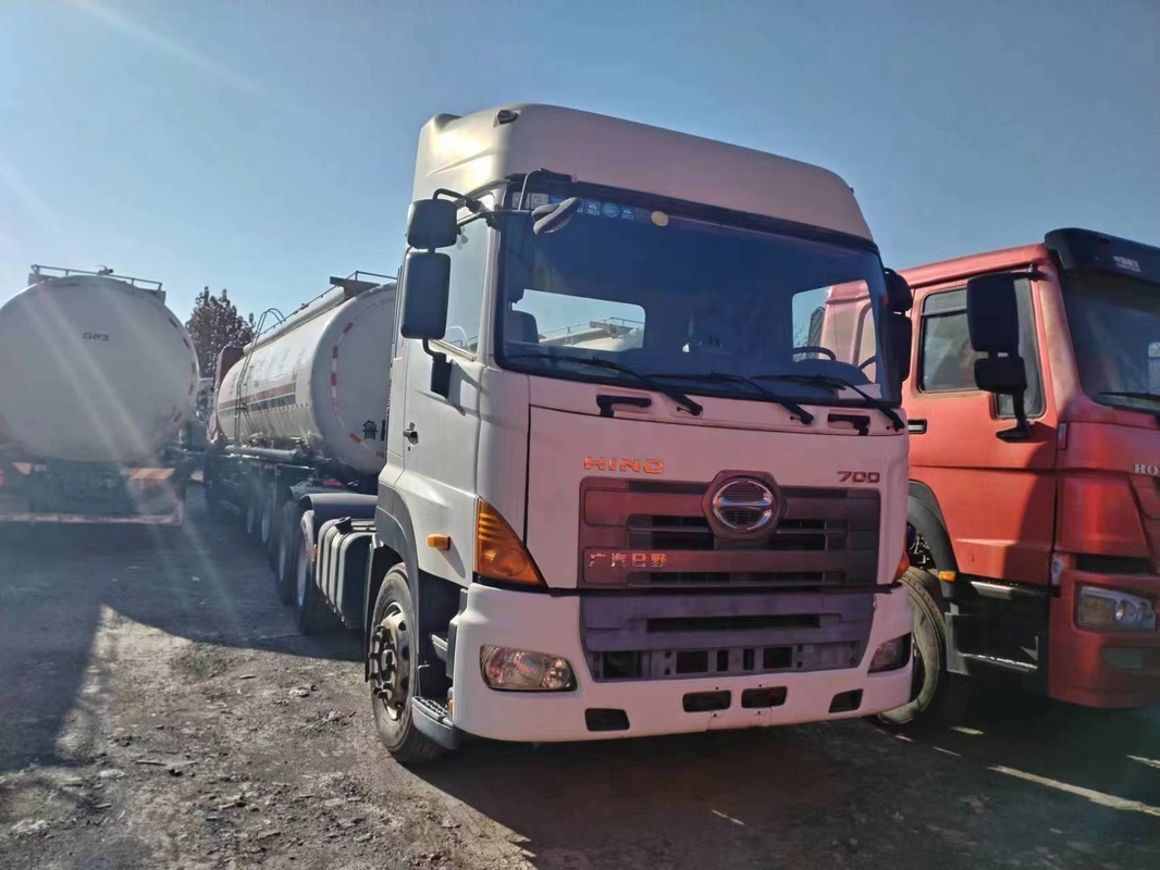 Capo trattore usato per l'Africa Hino 700 Leaf Spring Cabina con tetto alto 6*4 Camion pesante resistente
