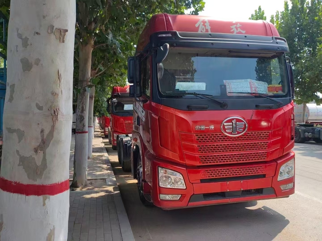 Camion usato FAW Jiefang Camion rimorchio JH6 Modello Basso chilometraggio 2020 Anno Motore a basso consumo di carburante