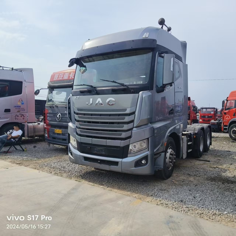 Ingrosso Camion a testa di trattore usato Camion JAC Camion di seconda mano Camion a semiconduttore 540 CV Cabina a tetto alto Trasporto logistico