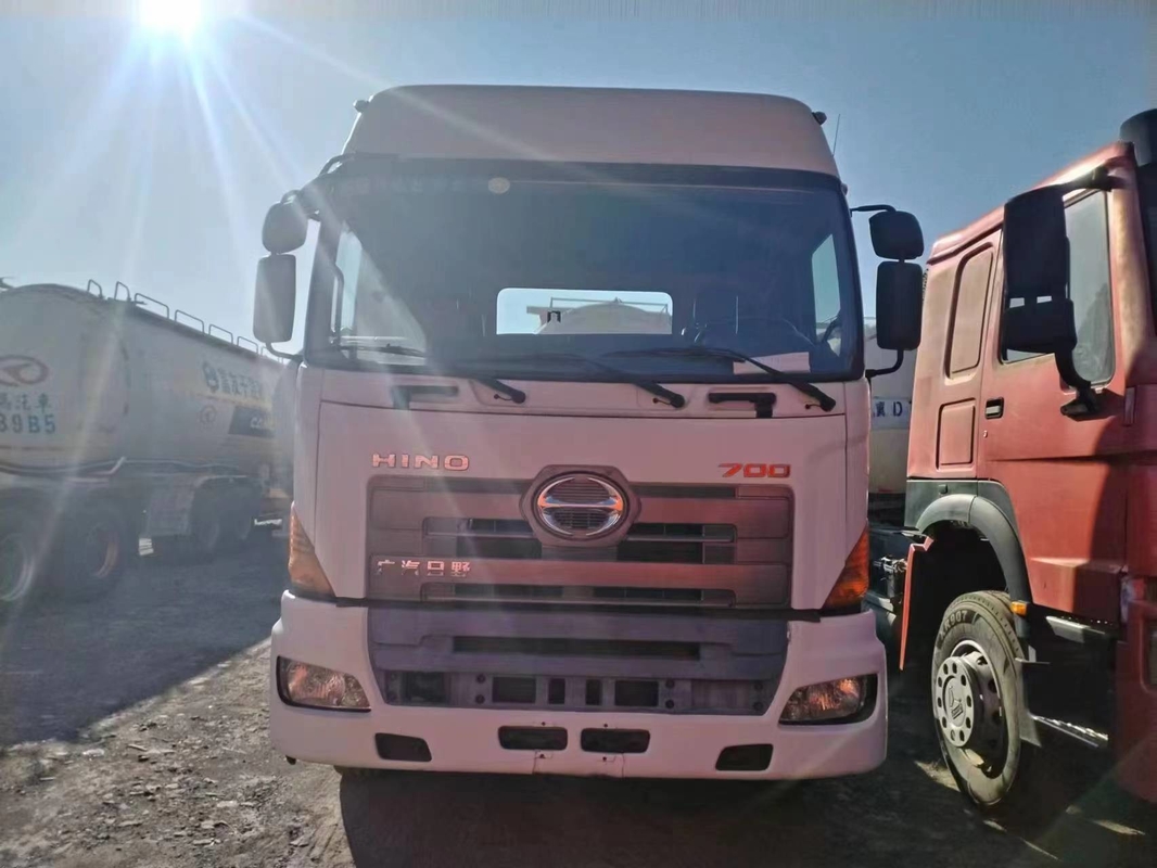 Capo trattore usato per l'Africa Hino 700 Leaf Spring Cabina con tetto alto 6*4 Camion pesante resistente