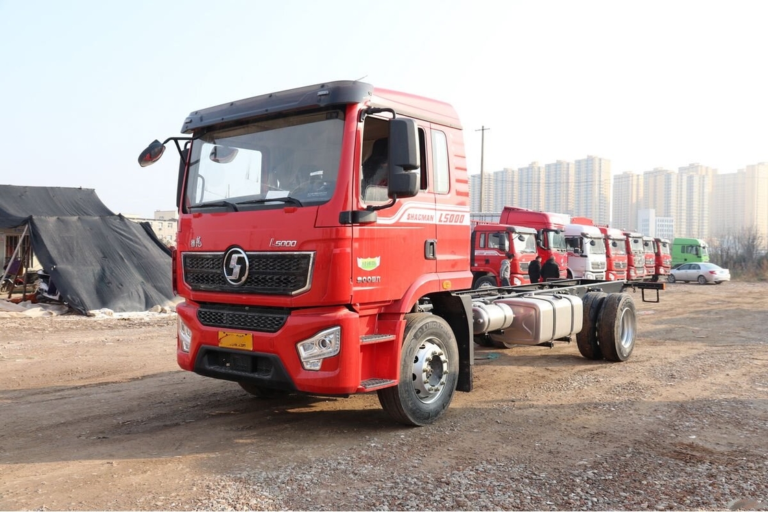 Camion usato per il trasporto merci Shacman L5000 4×2 MODE di guida 240 CV 6,8 m Long Stake Euro 6 Camion