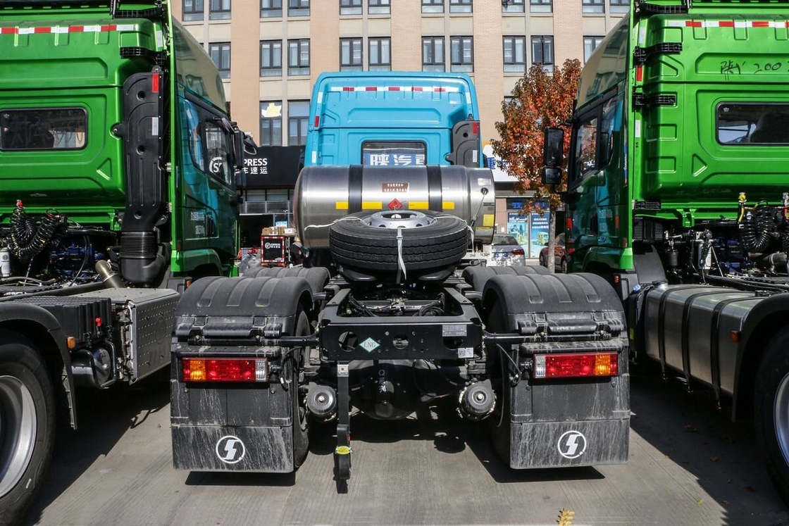 Camion-trattore usato per la vendita Shacman X3000 6*4 Drive Mode 480hp Camion-trattore più economico per la vendita FOB Cina