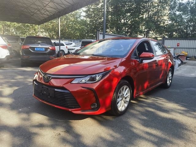Toyota Usata Economica, Compatta, Affidabile e a Basso Consumo, Berlina Compatta Affidabile di Seconda Mano, Corolla Rossa