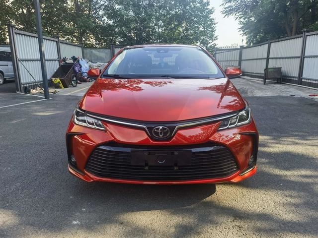 Toyota Usata Economica, Compatta, Affidabile e a Basso Consumo, Berlina Compatta Affidabile di Seconda Mano, Corolla Rossa