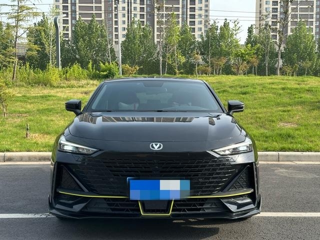 Auto usata Changan Uni-V 2022 1.5t A vendita e auto a benzina compatta con versione di guida intelligente