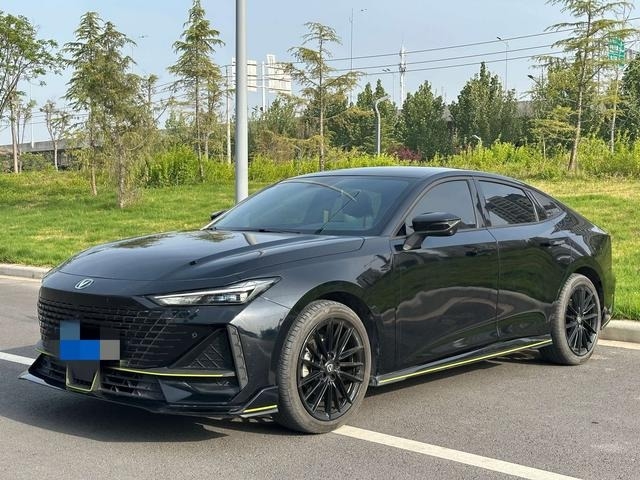 Auto usata Changan Uni-V 2022 1.5t A vendita e auto a benzina compatta con versione di guida intelligente
