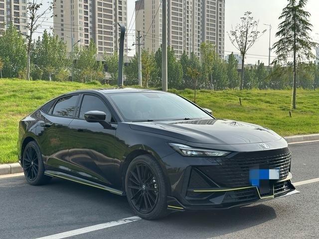 Auto usata Changan Uni-V 2022 1.5t A vendita e auto a benzina compatta con versione di guida intelligente