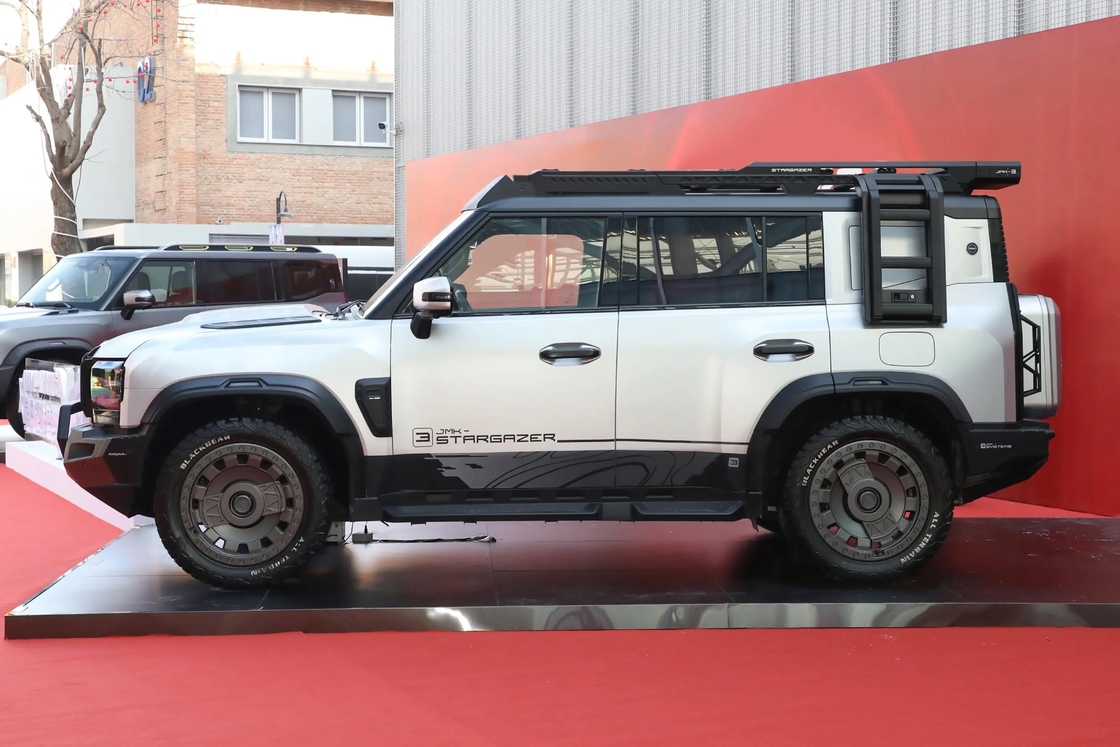 Nuovo Sliver Dragon Wing 2024 Anno 4WD Auto a benzina Durable Potente Auto ideale Con colore personalizzato