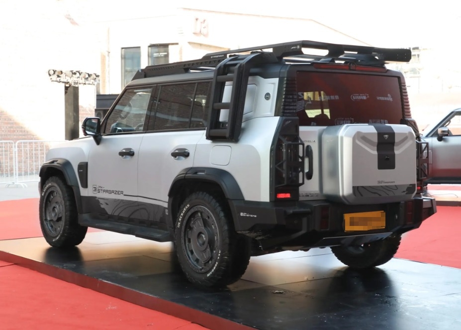 Nuovo Sliver Dragon Wing 2024 Anno 4WD Auto a benzina Durable Potente Auto ideale Con colore personalizzato