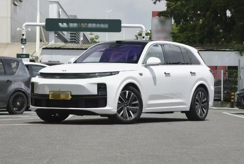 Nuovo Li Auto SUV 2025 Anno 4WD Extended Range Car Durable Potente Auto ideale con colore personalizzato