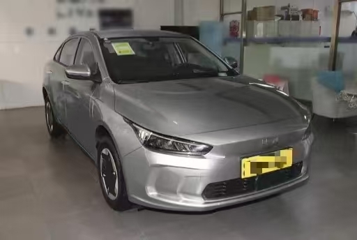 Veicolo usato cinese Geely Per l'esportazione Ideale 2024 Anno Trasporto personale Basso chilometraggio elettrico