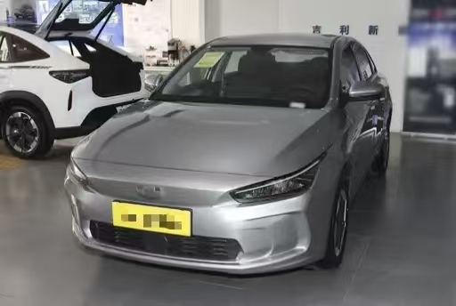 Veicolo usato cinese Geely Per l'esportazione Ideale 2024 Anno Trasporto personale Basso chilometraggio elettrico