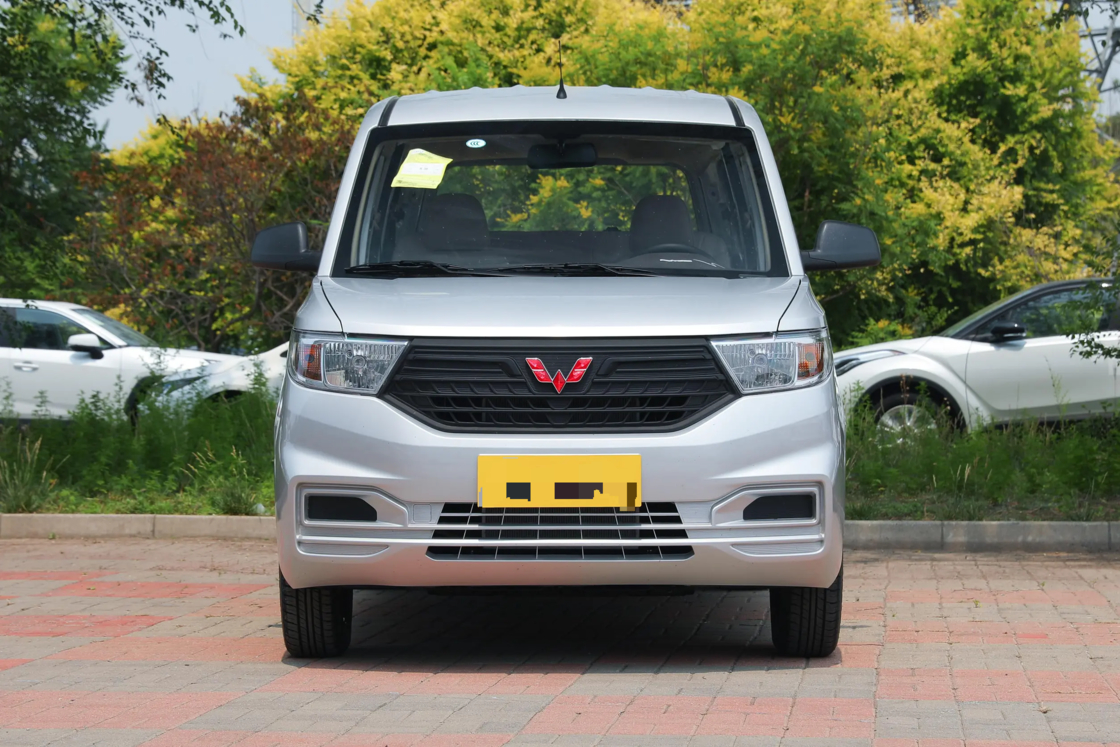 Affordable New Wuling Hongguang V minivan 2022 1.2L 76 CV L4 Benzina 2WD Euro 6 Per l'esportazione per uso familiare