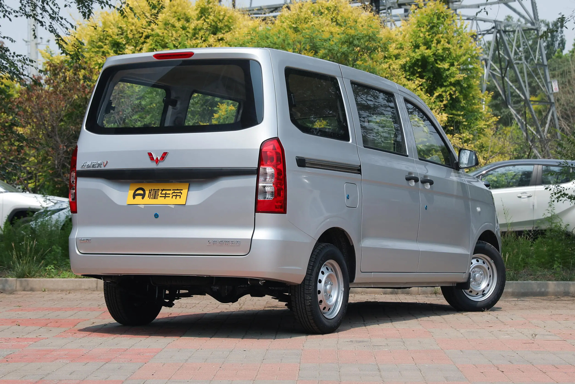 Affordable New Wuling Hongguang V minivan 2022 1.2L 76 CV L4 Benzina 2WD Euro 6 Per l'esportazione per uso familiare