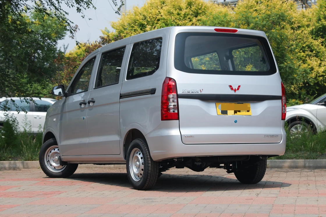 Affordable New Wuling Hongguang V minivan 2022 1.2L 76 CV L4 Benzina 2WD Euro 6 Per l'esportazione per uso familiare