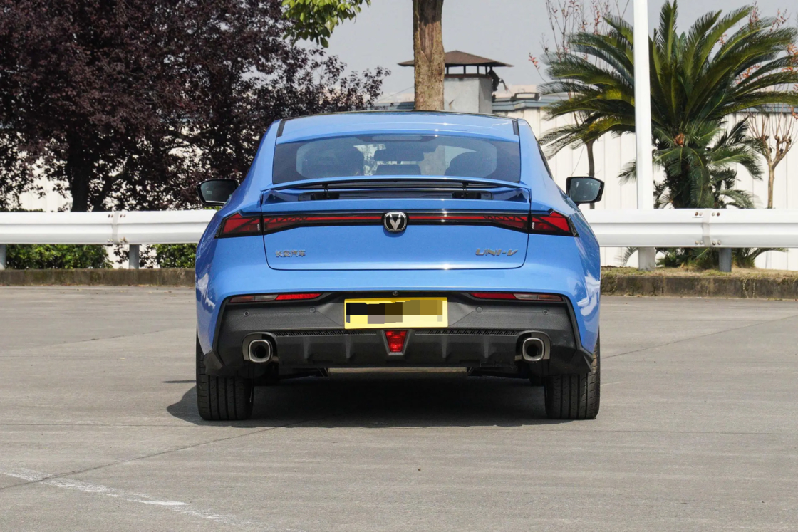 Nuova Changan UNI-V 2025 conveniente di terza generazione 1.5T 500Bar Premium Sports Edition per l'esportazione per uso familiare